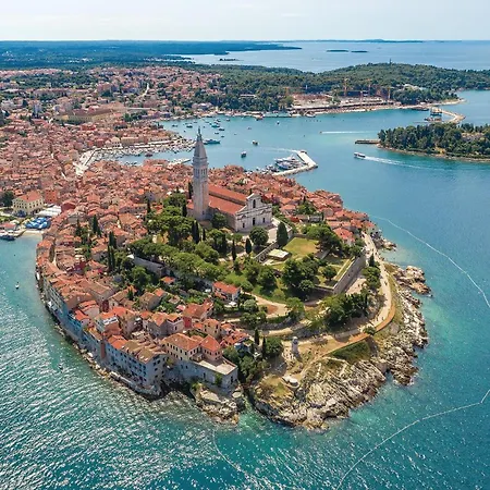 In With Outdoor Swimming Pool Holiday home Rovinj