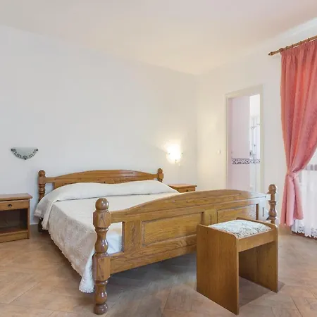 In With Outdoor Swimming Pool * Rovinj