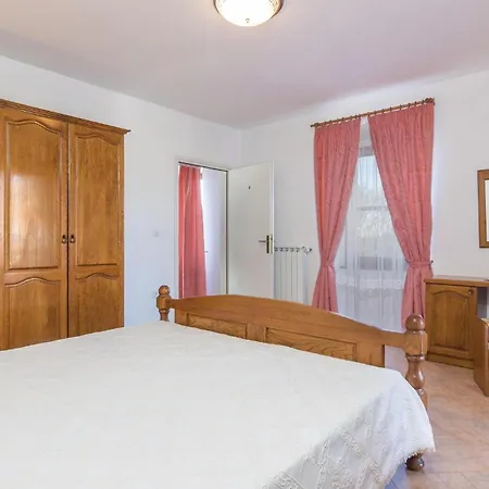 Holiday home In With Outdoor Swimming Pool Rovinj