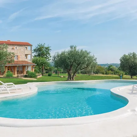 In With Outdoor Swimming Pool * Rovinj