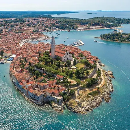 Gorgeous In Semesterbostad Rovinj